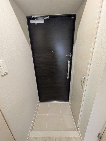 ジェノヴィア六町0107号室 玄関