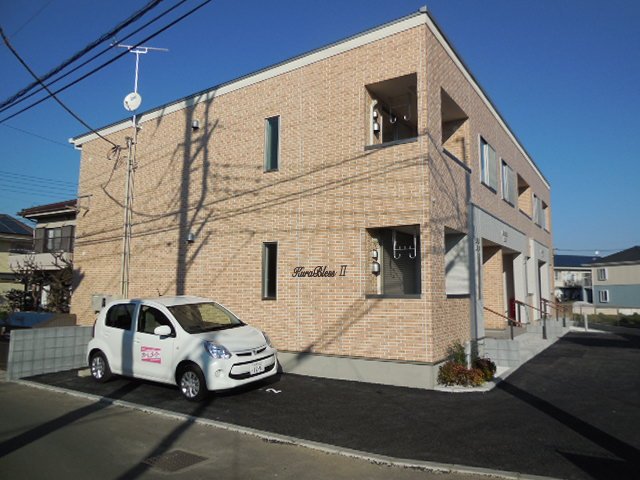 クラブレス　Ⅱ 外観写真（昼）