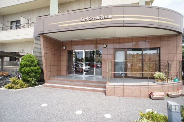 エクセルグランデ高洲 高級感のあるエントランスです。