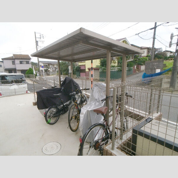 アマービレ　B棟102号室 駐輪場