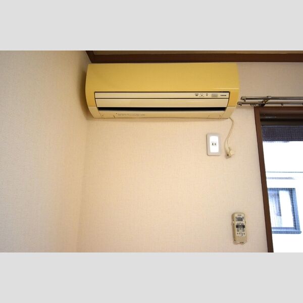 サンパレストミタ ベランダ東側洋室エアコン