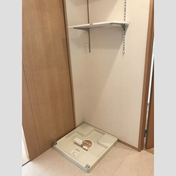 バリスサイト　A101号室 室内洗濯機置き場