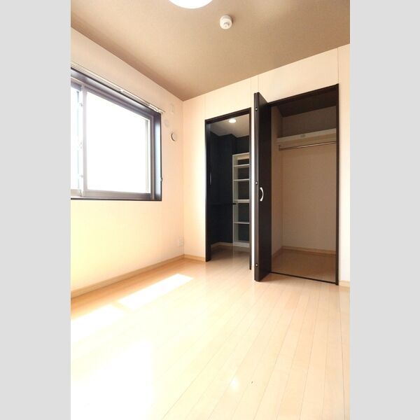 ストークガーデン201号室 洋室　DEN　ウォークインクローゼット