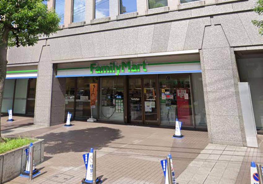 ローズトレミエール 【コンビニエンスストア】ファミリーマート 朝日生命代田橋ビル店まで8ｍ