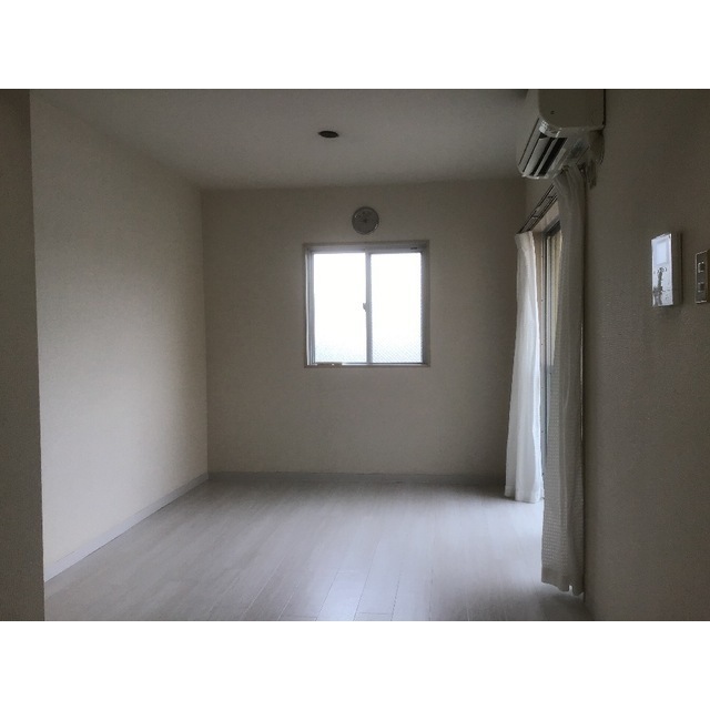 アゼリアコート柿生303号室 リビング