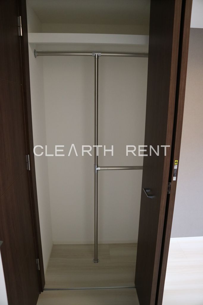 コンシェリア大崎 ＣＲＯＳＳＩＡ ハンガーパイプ付き収納クローゼット