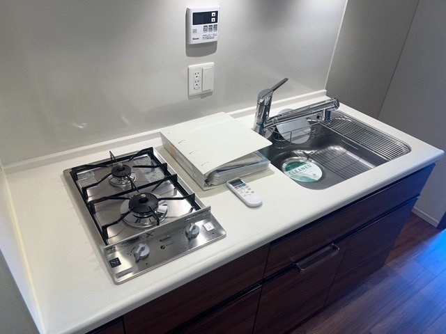 アトラス西早稲田 システムキッチン（2口ガスコンロ）
