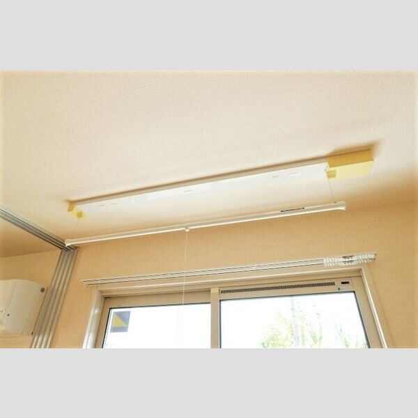 メゾンリッシュ　C205号室 室内物干し