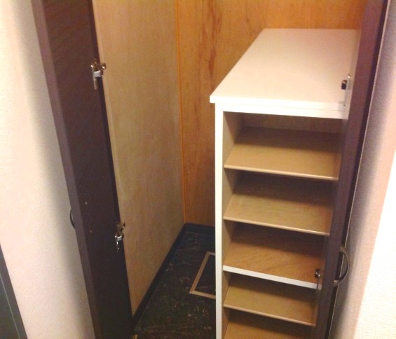 レオネクスト巌根 玄関