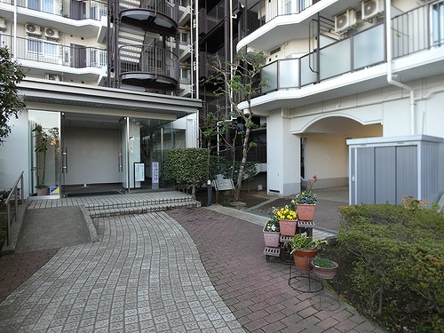 コスモ大和スターアベニューサードウイング エントランス　※2026年3月の写真