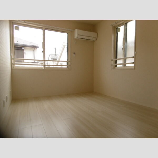 ラ・ヴェール石神井公園　B棟205号室 北側洋室にもエアコン付き