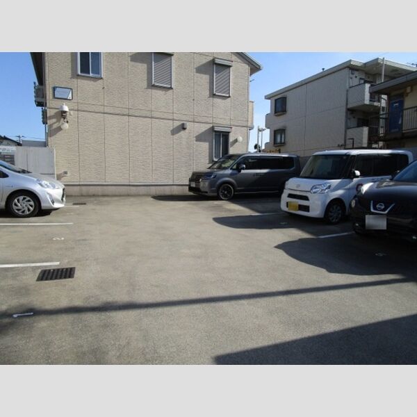 メゾン　ド　SATOMI　A棟101号室 駐車場
