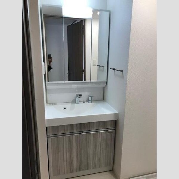 S-RESIDENCE神田avance 玄関