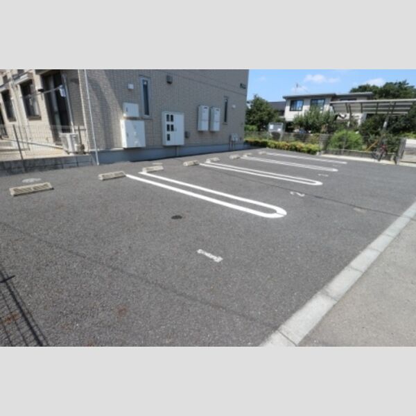 サン・フォレスト 駐車場