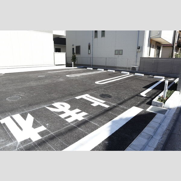 エンペラー　B 駐車場