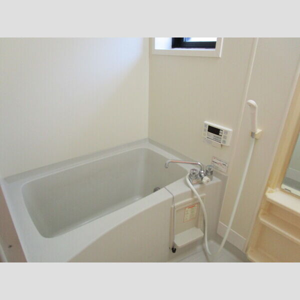 リヴィエール 追い焚き給湯機能付き浴室(小窓付)