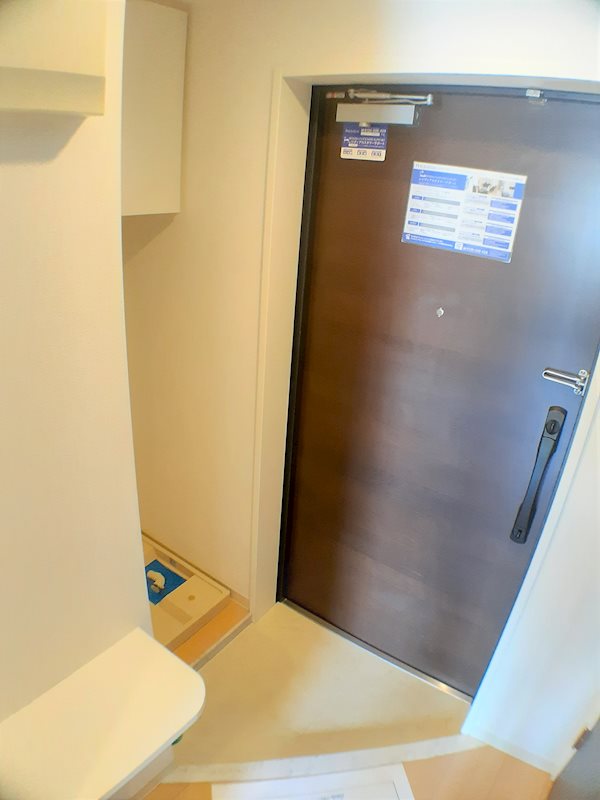 レジディア市谷薬王寺5階 玄関