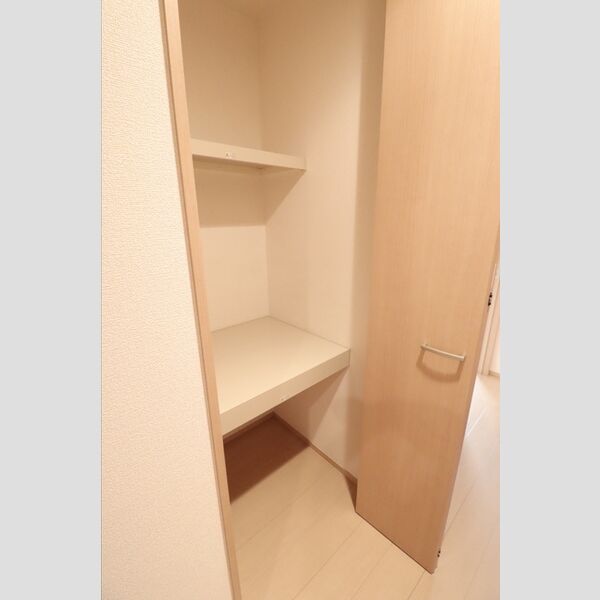 カーサ ビアンカ201号室 物入