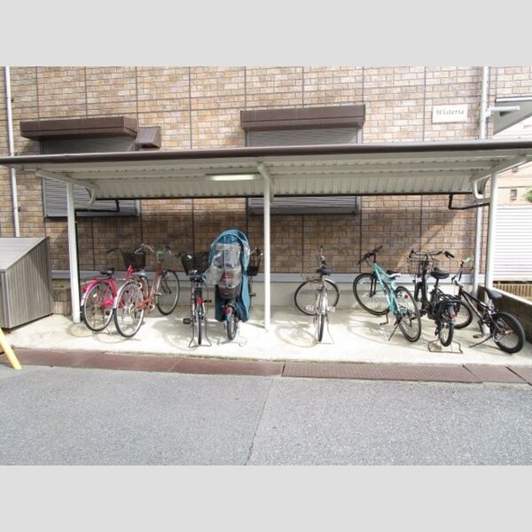 ウィステリア 駐輪場