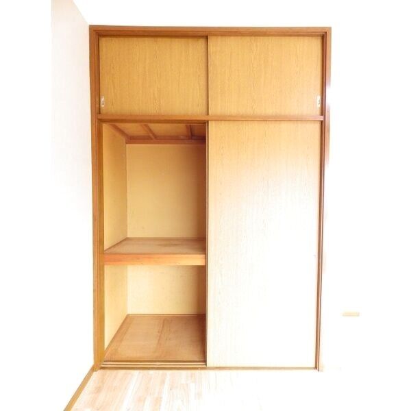 レピュート斉藤II 収納