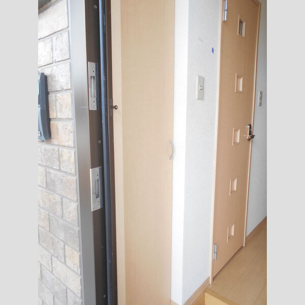 グランフェスタ105号室 玄関