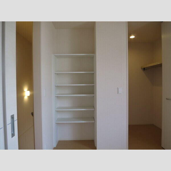 ローカス・グランデ 洋室収納