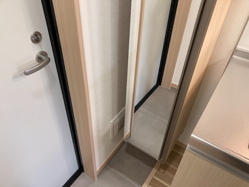 El Camino（ｴﾙ ｶﾐｰﾉ）2階 玄関