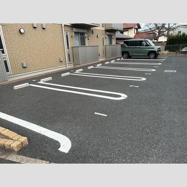 アイエム中川 駐車場