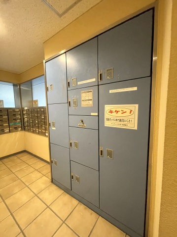 サングレイス小机204号室 宅配ボックス