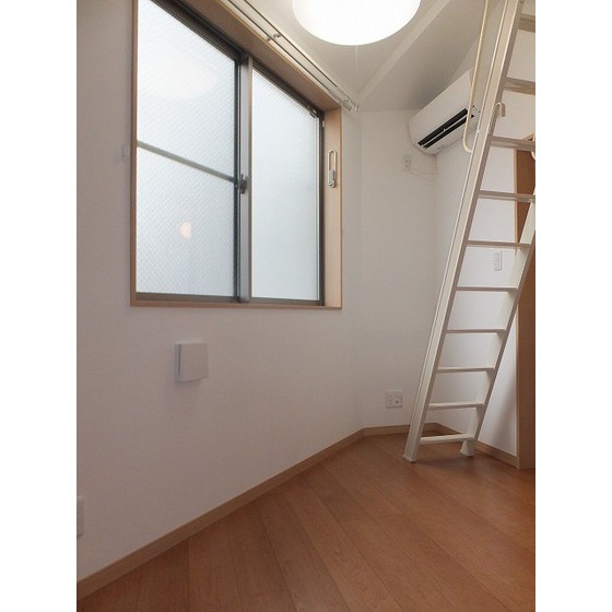 クレスト立川 内観