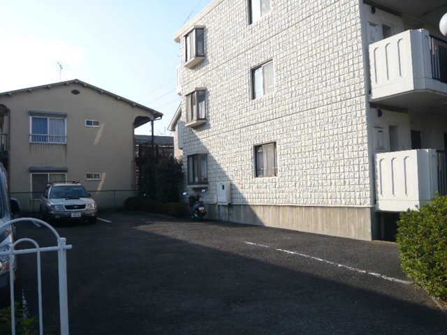 グリーンヒルズ石坂 駐車場