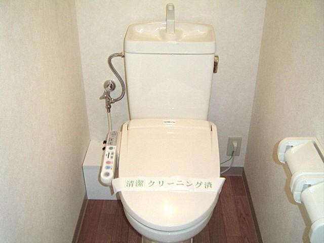 花町コマ303号室 シャワー付トイレ