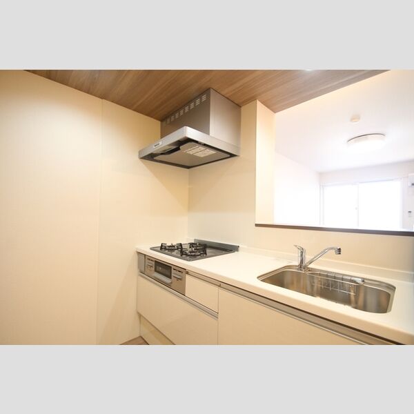 アヴァンス千住緑町102号室 3口コンロ付きシステムキッチン