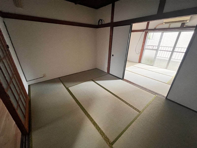 第2清孝荘 広い6帖の洋室
