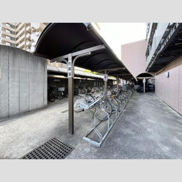 オーシャンビュー壱番館1302号室 駐輪場