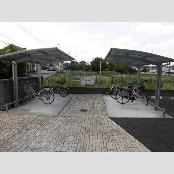 エフズ 屋根付き駐輪場