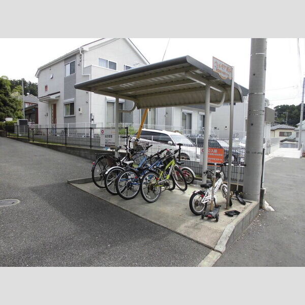 ウィルモア岡本 屋根付き駐輪場