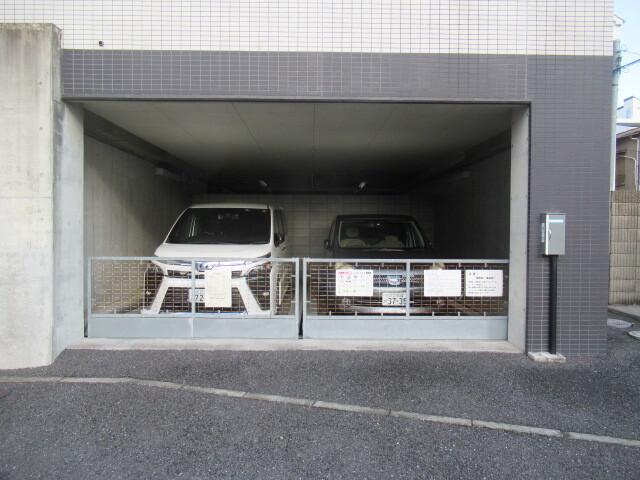 アイディーコート青井 駐車場