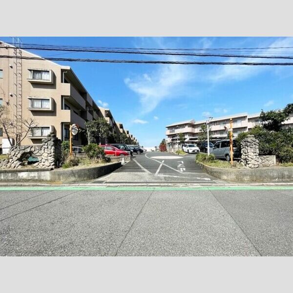 エコガーデン　B棟 駐車場