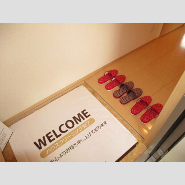 フローリド・F 玄関