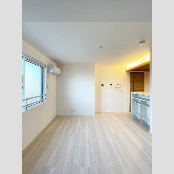 ラウレア六町301号室 リビング