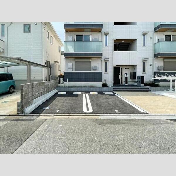 グラナーデ八潮303号室 駐車場