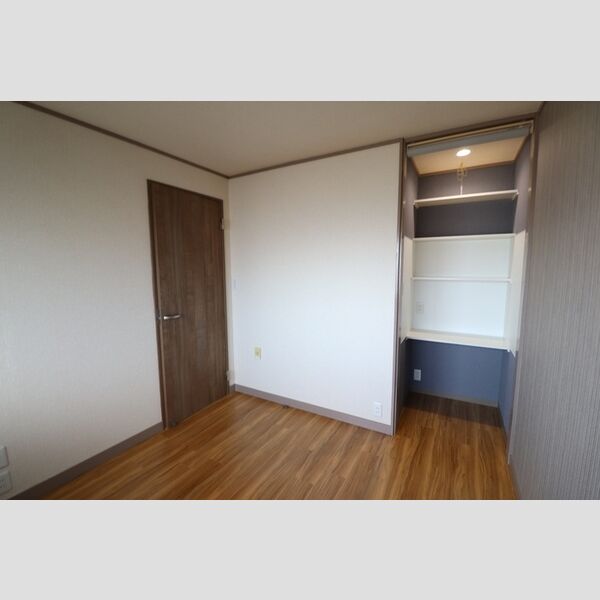 農住メゾン霞302号室 物入れ