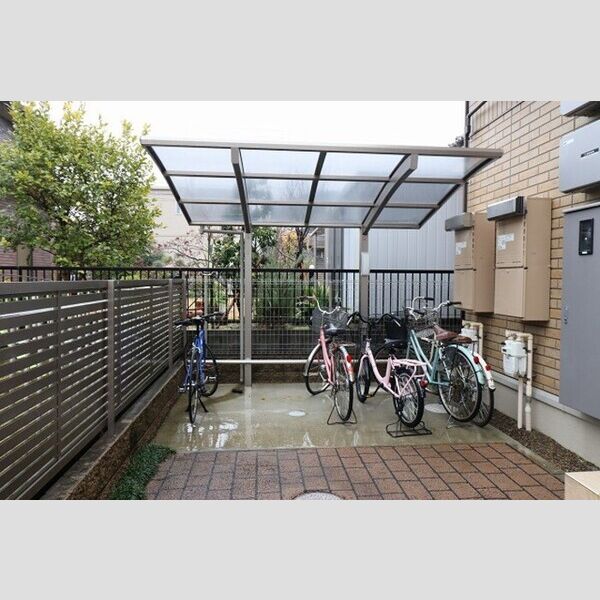 イーストパーク八ヶ崎 駐輪場