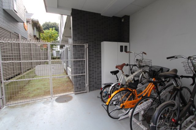 プライムアーバン中野上高田304号室 自転車駐輪場