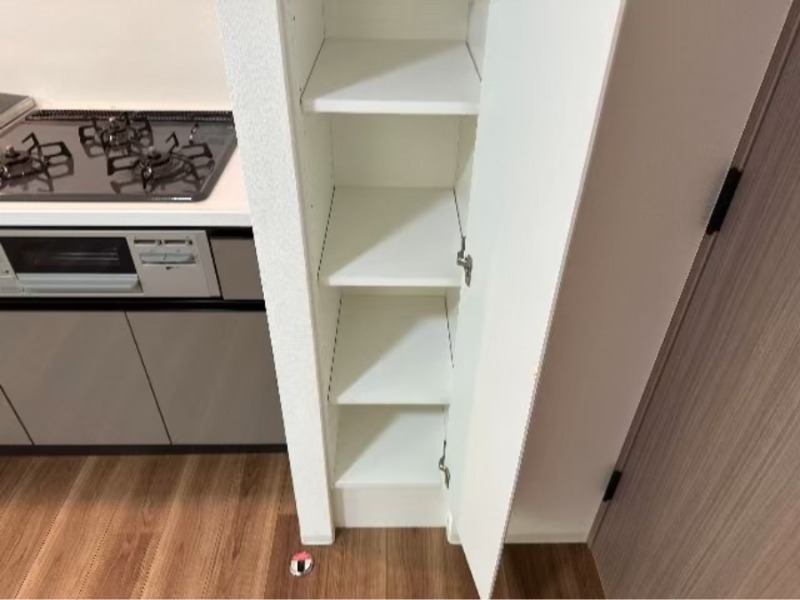 CREALpremier笹塚1階 キッチン脇収納