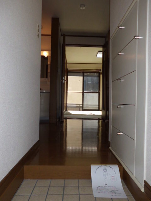 シュンライハイツ 扉付のシューズボックス