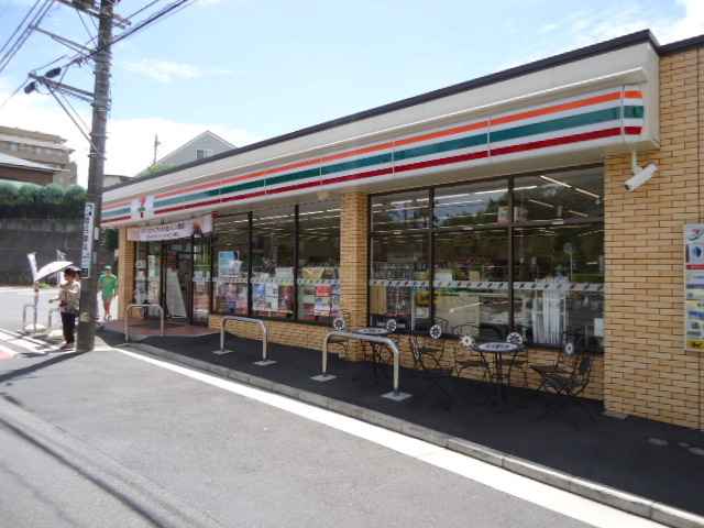 ヒルサイドキクナ 【コンビニエンスストア】セブンイレブン横浜菊名3丁目店まで492ｍ