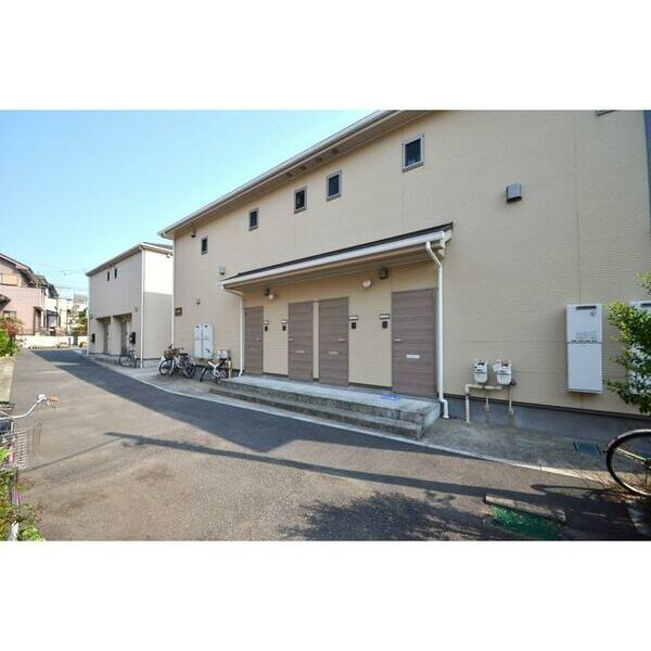 メゾン寺前102号室 エントランス