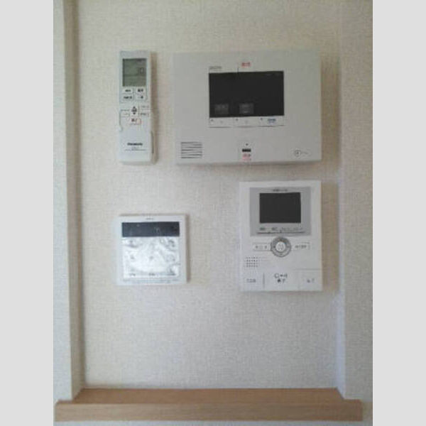 サニーウェル砧102号室 102号室　各種リモコン